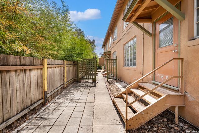 111 Grandview Place, Alamo Heights, TX 78209