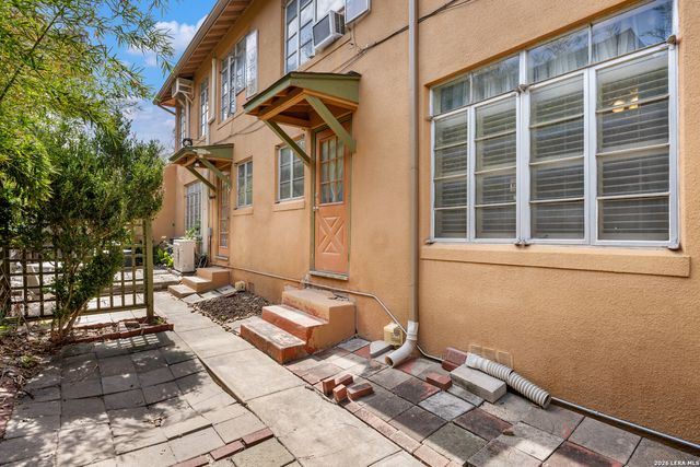 111 Grandview Place, Alamo Heights, TX 78209