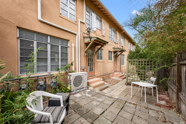 111 Grandview Place, Alamo Heights, TX 78209