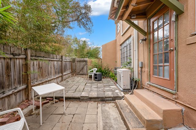 111 Grandview Place, Alamo Heights, TX 78209