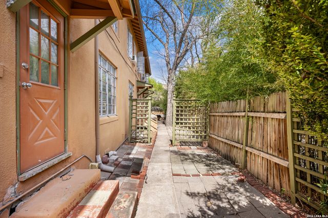 111 Grandview Place, Alamo Heights, TX 78209