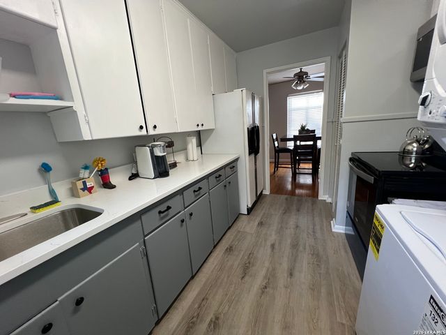 111 Grandview Place, Alamo Heights, TX 78209