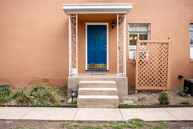 111 Grandview Place, Alamo Heights, TX 78209