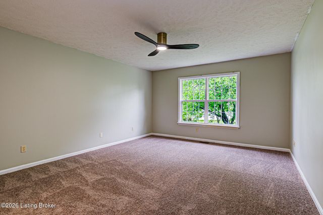 4816 Wooded Oak Cir, Louisville, KY 40245