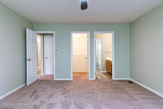 4816 Wooded Oak Cir, Louisville, KY 40245