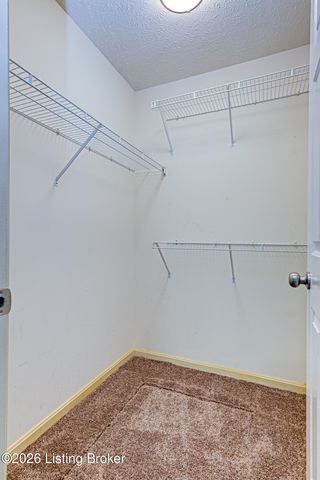 4816 Wooded Oak Cir, Louisville, KY 40245