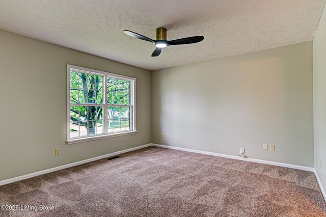 4816 Wooded Oak Cir, Louisville, KY 40245