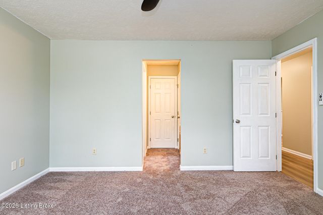 4816 Wooded Oak Cir, Louisville, KY 40245