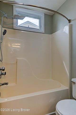 4816 Wooded Oak Cir, Louisville, KY 40245