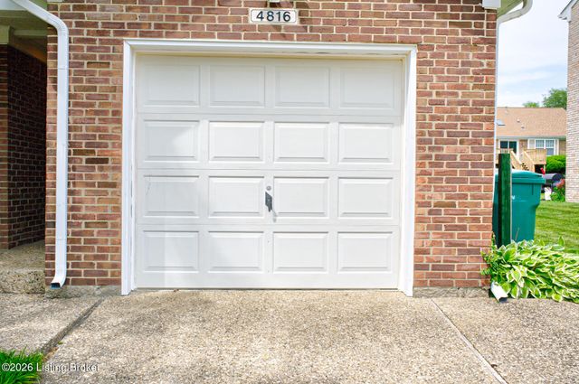 4816 Wooded Oak Cir, Louisville, KY 40245