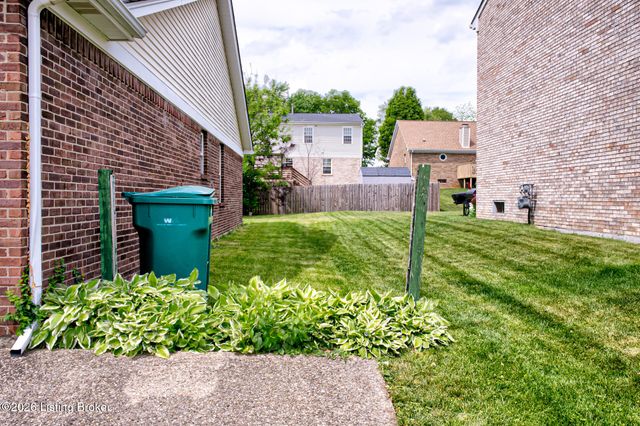 4816 Wooded Oak Cir, Louisville, KY 40245