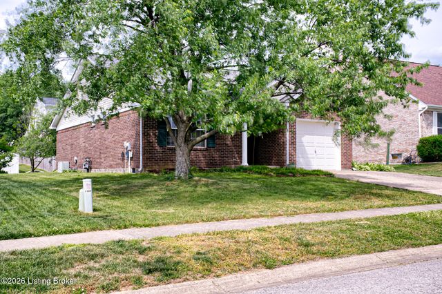 4816 Wooded Oak Cir, Louisville, KY 40245
