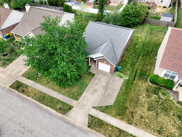 4816 Wooded Oak Cir, Louisville, KY 40245