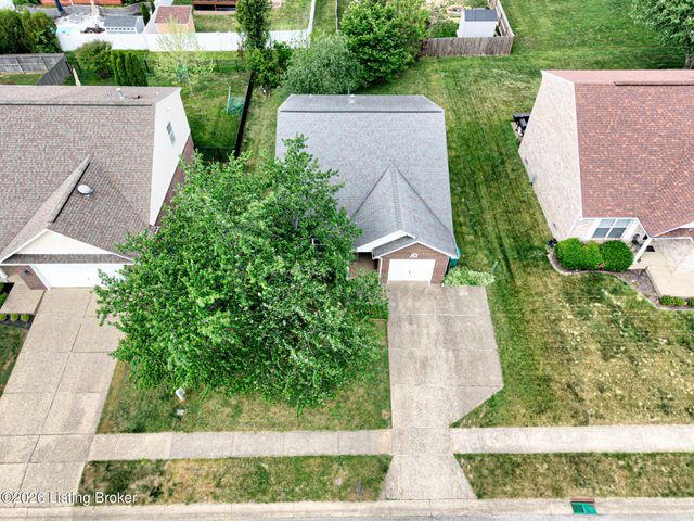 4816 Wooded Oak Cir, Louisville, KY 40245