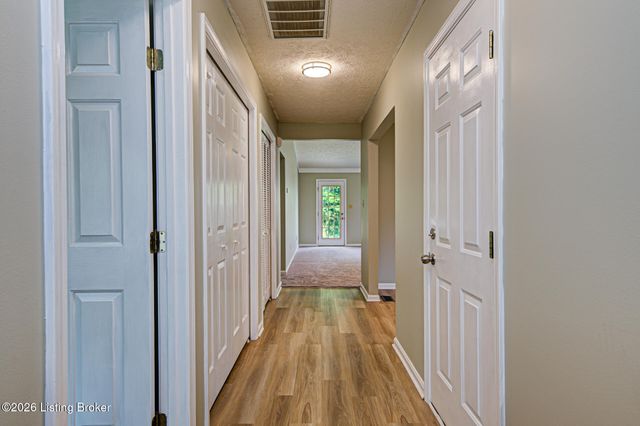 4816 Wooded Oak Cir, Louisville, KY 40245