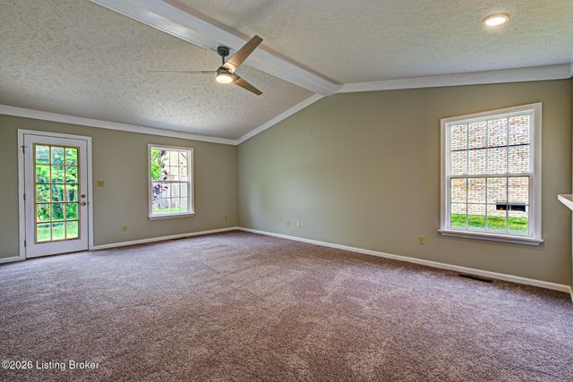 4816 Wooded Oak Cir, Louisville, KY 40245