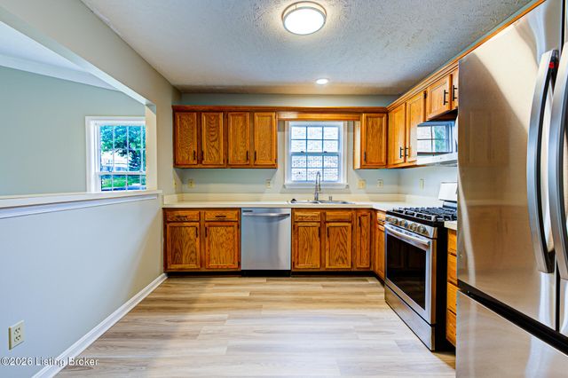 4816 Wooded Oak Cir, Louisville, KY 40245