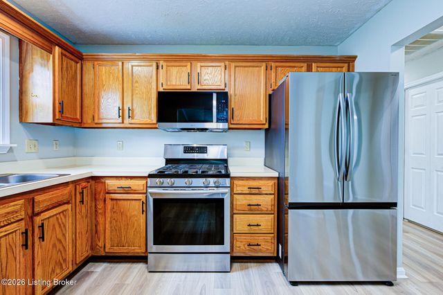 4816 Wooded Oak Cir, Louisville, KY 40245