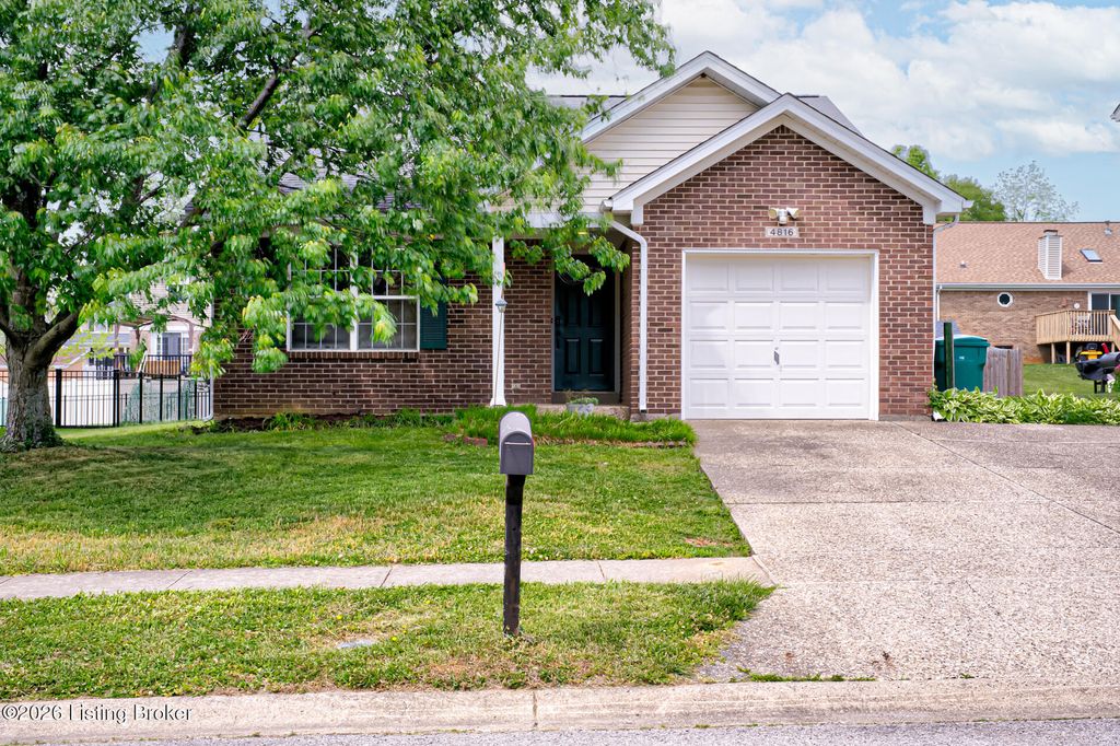 4816 Wooded Oak Cir, Louisville, KY 40245