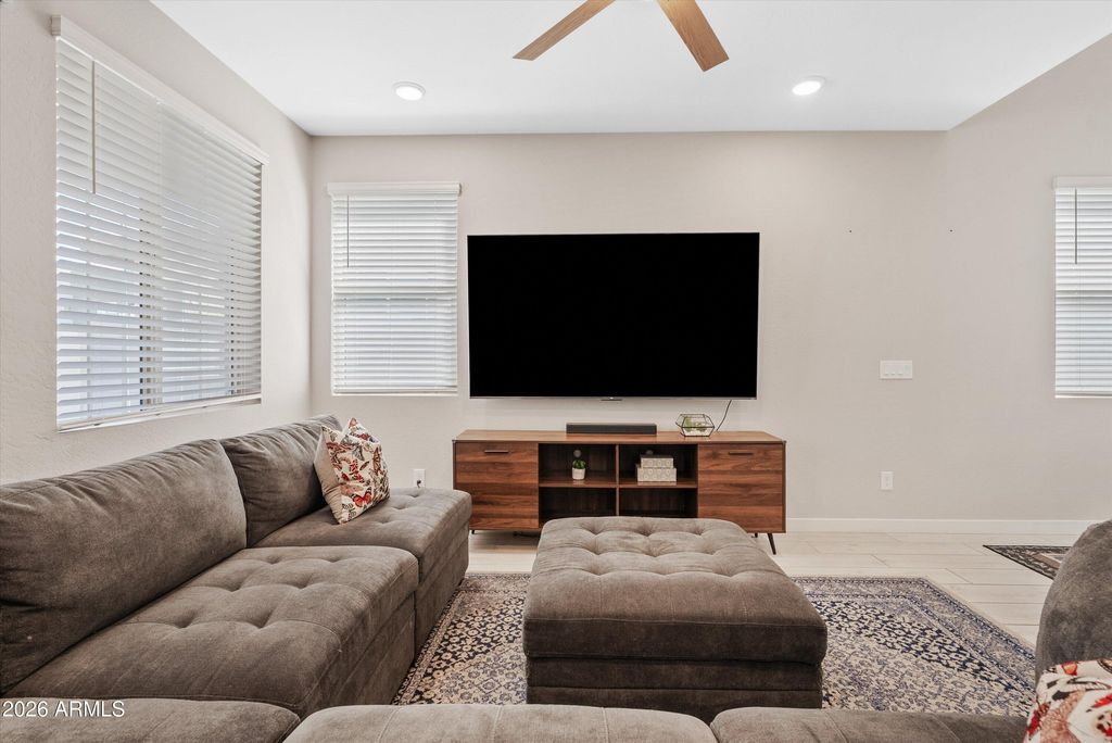 Image 3 of property listing at 9310 E SEQUENCE Avenue, Mesa, AZ 85212