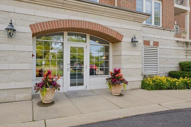 610 Robert York Avenue 202, Deerfield, IL 60015