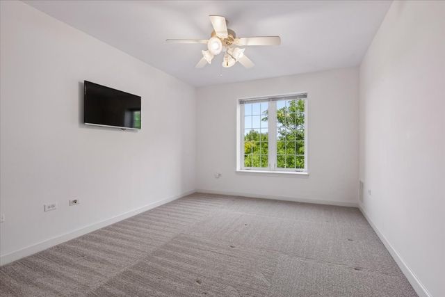 610 Robert York Avenue 202, Deerfield, IL 60015