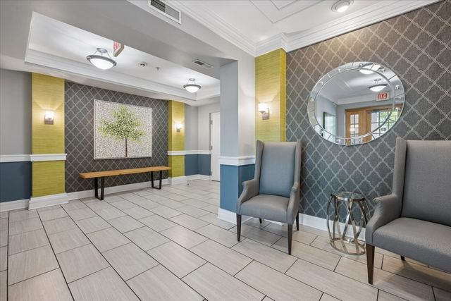 610 Robert York Avenue 202, Deerfield, IL 60015