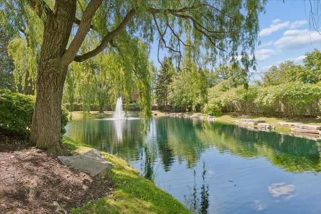 610 Robert York Avenue 202, Deerfield, IL 60015