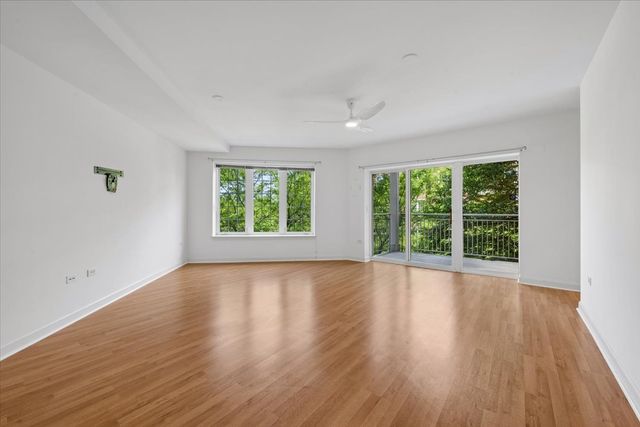 610 Robert York Avenue 202, Deerfield, IL 60015