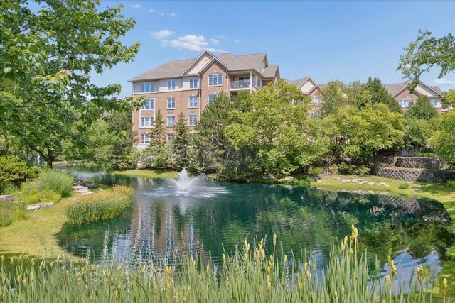 610 Robert York Avenue 202, Deerfield, IL 60015