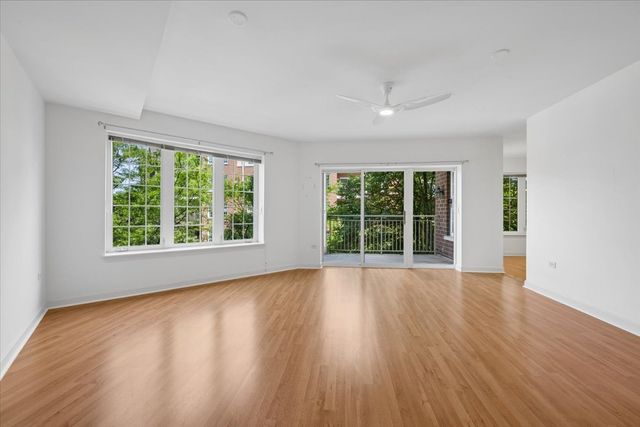 610 Robert York Avenue 202, Deerfield, IL 60015