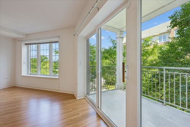 610 Robert York Avenue 202, Deerfield, IL 60015