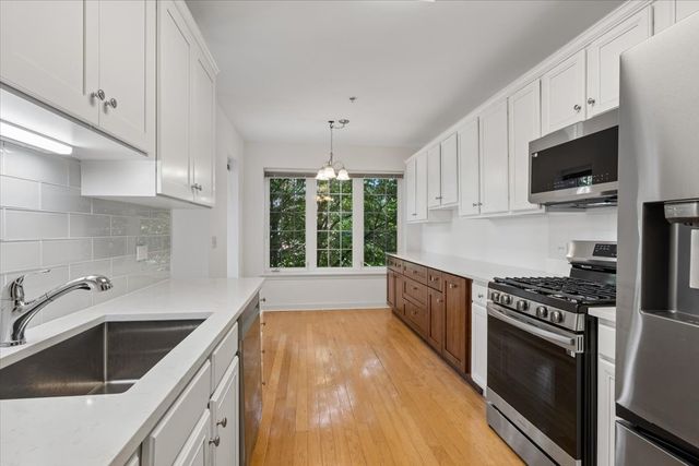 610 Robert York Avenue 202, Deerfield, IL 60015