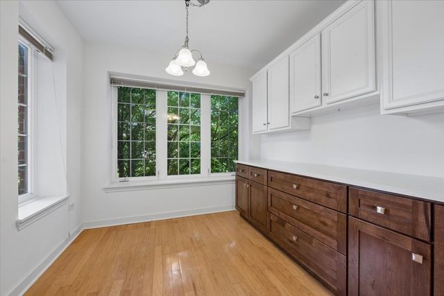 610 Robert York Avenue 202, Deerfield, IL 60015