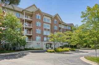 610 Robert York Avenue 202, Deerfield, IL 60015