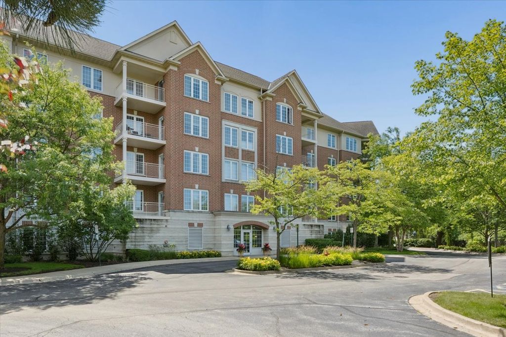 610 Robert York Avenue 202, Deerfield, IL 60015