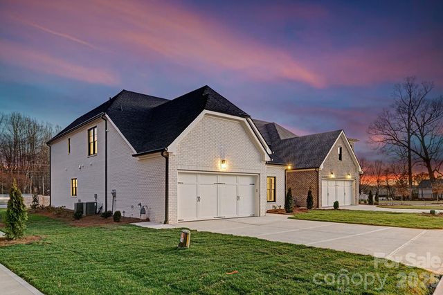 8163 Fairview Road, Charlotte, NC 28226