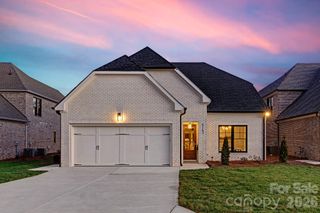 8163 Fairview Road, Charlotte, NC 28226