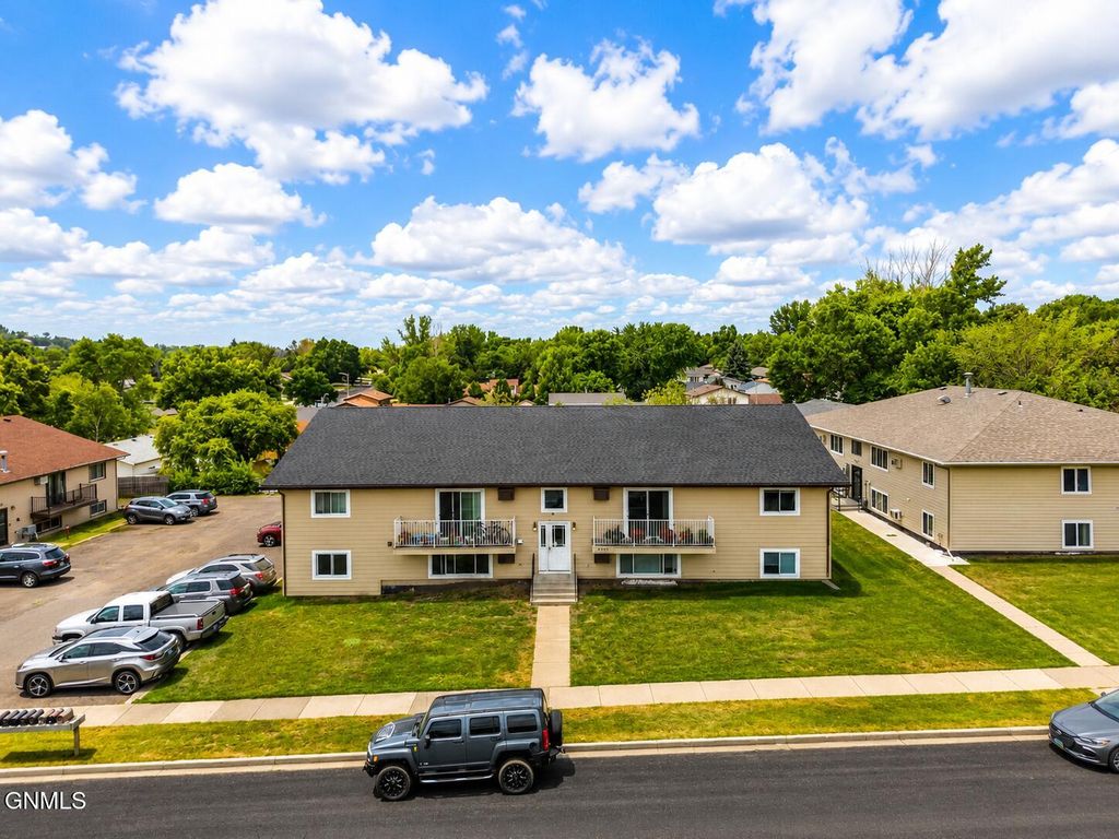 1839 Allison Drive, Bismarck, ND 58501 photo 2