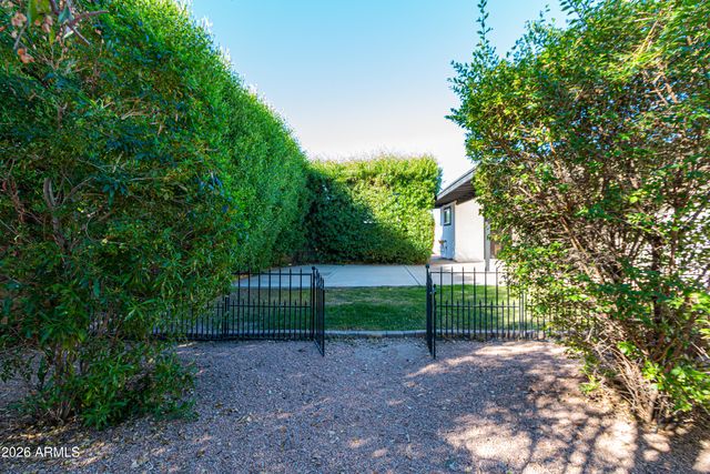 841 E 10TH Street, Mesa, AZ 85203