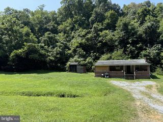 878 BEARDS CROSSING RD, Hedgesville, WV 25427