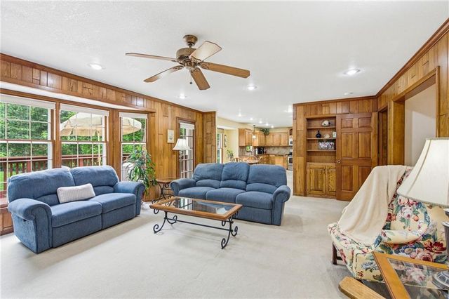 8412 W 116th Terrace, Overland Park, KS 66210
