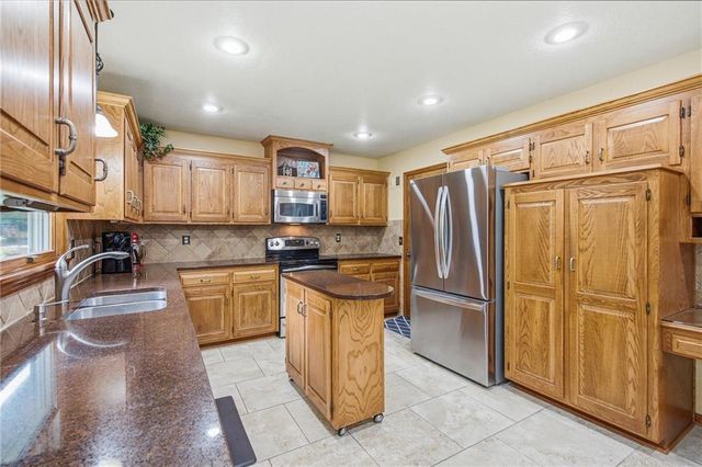 8412 W 116th Terrace, Overland Park, KS 66210