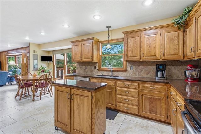 8412 W 116th Terrace, Overland Park, KS 66210