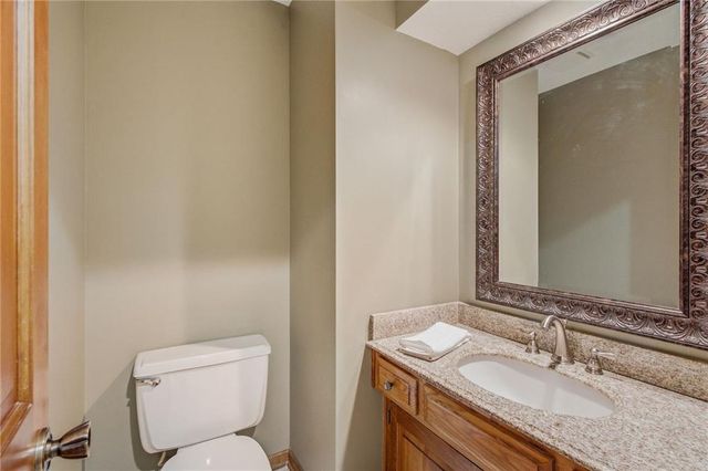 8412 W 116th Terrace, Overland Park, KS 66210