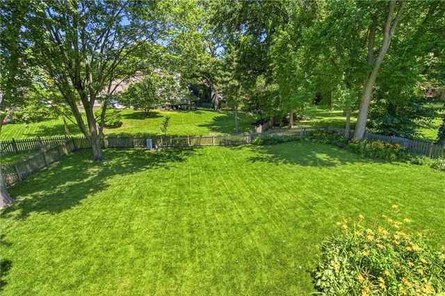 8412 W 116th Terrace, Overland Park, KS 66210