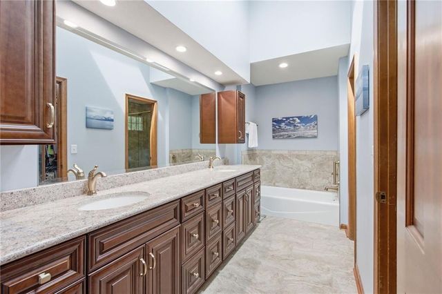 8412 W 116th Terrace, Overland Park, KS 66210