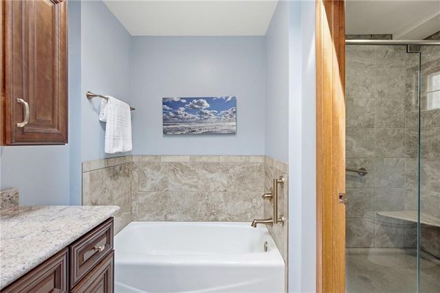8412 W 116th Terrace, Overland Park, KS 66210