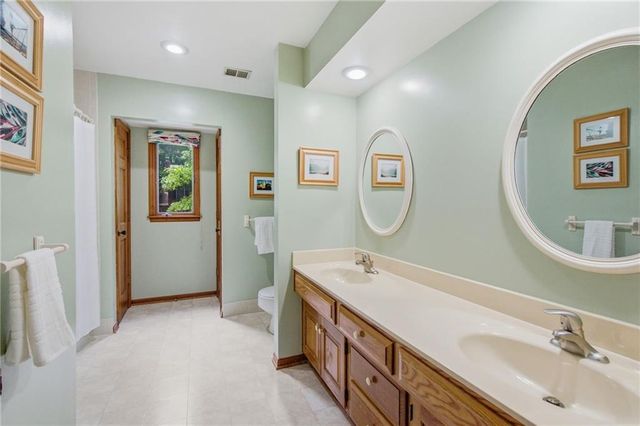 8412 W 116th Terrace, Overland Park, KS 66210