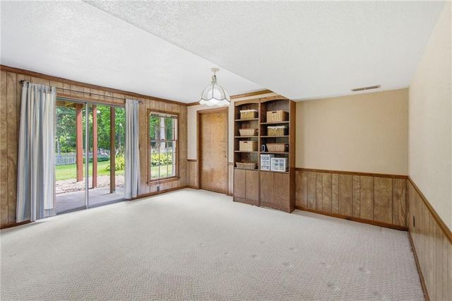 8412 W 116th Terrace, Overland Park, KS 66210